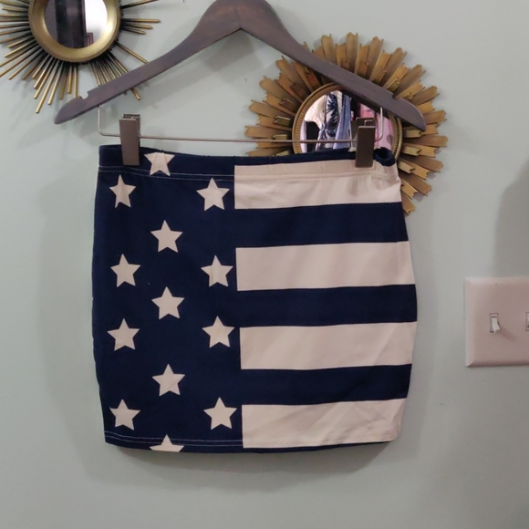 ASOS Navy blue & Ecru Stars & Stripes mini skirt - Picture 1 of 5